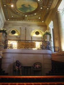 Hotel Hilton en Chicago. Cuatro a bordo.