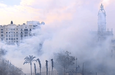 La cita de las dos de la tarde con la Mascletà es la favorita de los valencianos