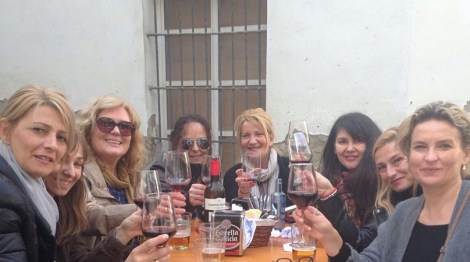 Brindemos por la amistad, por el arte, por el duende y por las ciudades con alma. 